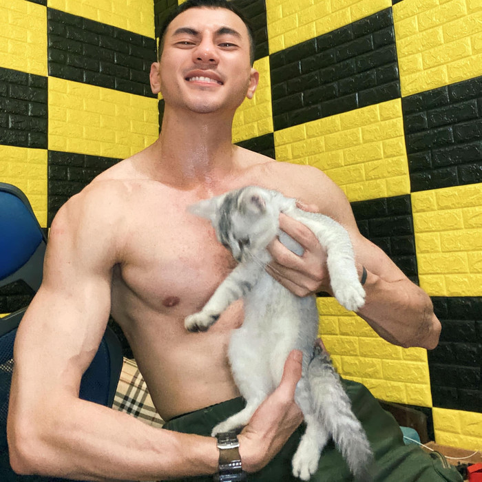 Đời thường, diễn viên múa được người xung quanh nhận xét là chàng trai ấm áp, khá hài hước, thích chọc cười bạn bè, yêu trẻ con và động vật.&nbsp;