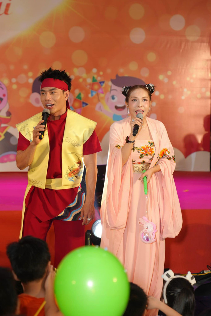 Lê Dương Bảo Lâm sở hữu mối quan hệ thân thiết với nhiều nghệ sĩ trong giới showbiz