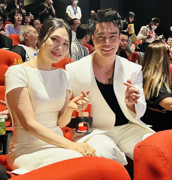 Khi tham gia sự kiện này, Lê Dương Bảo Lâm và Mỹ Tâm đã ngồi cạnh nhau