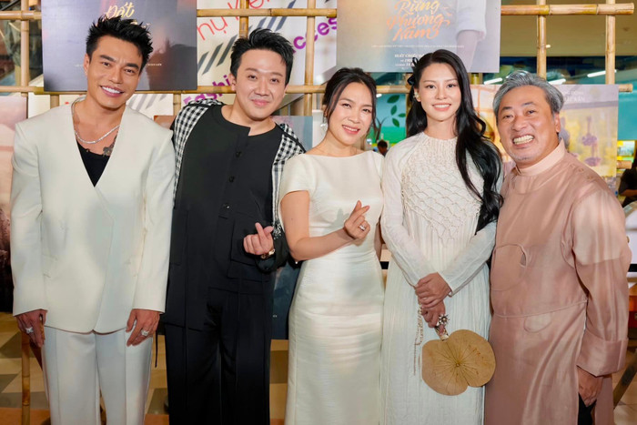 Mỹ Tâm diện trang phục thanh lịch, khoe visual xinh đẹp tại họp báo phim điện ảnh Đất Rừng Phương Nam. 