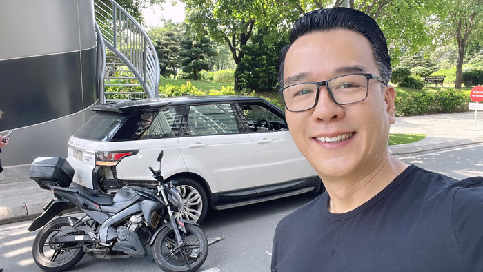 Trước tai nạn bất ngờ, 'vua cá Koi' Thắng Ngô vẫn tươi cười và bình tĩnh xử lý mọi việc