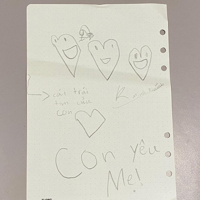 Huỳnh Thanh Tuyền thường xuyên khoe những món quà được các con tặng trên mạng xã hội.