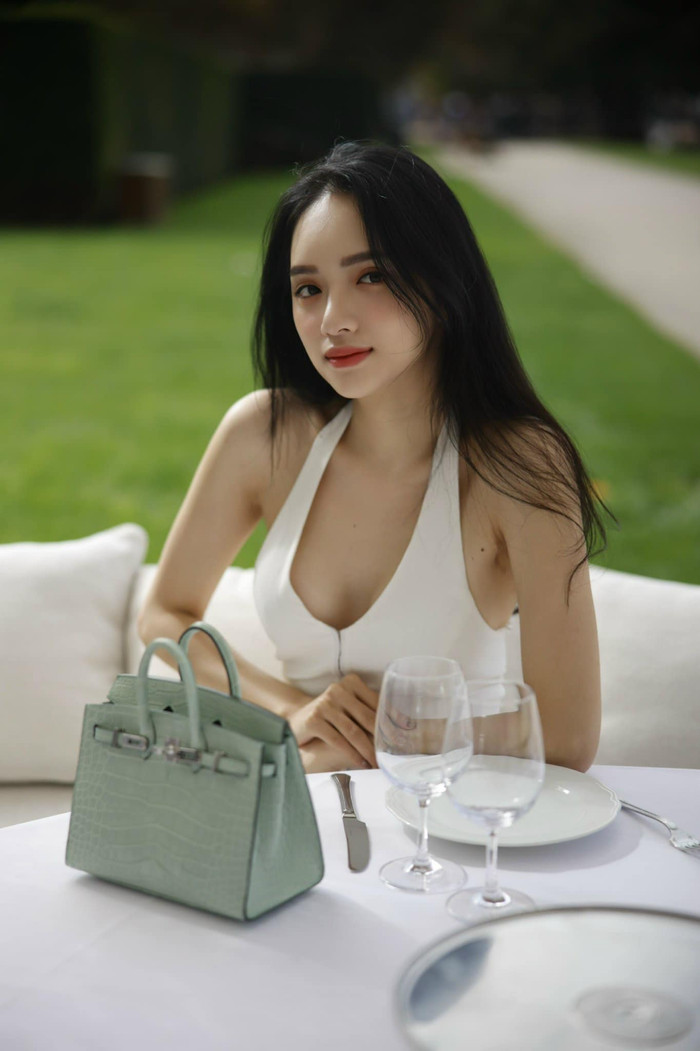 Những bức hình 'sống ảo' của Hương Giang đều nhận về lượt tương tác 'khủng' từ cư dân mạng