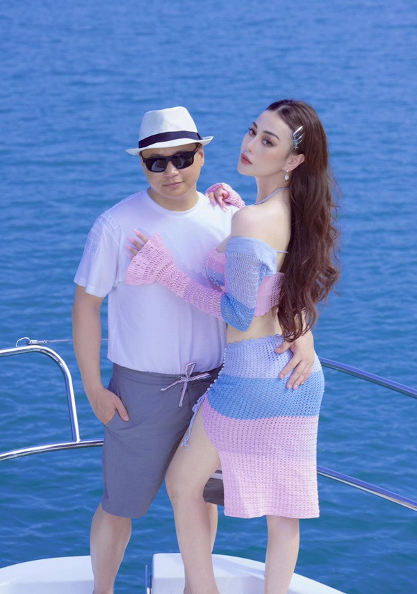  Được biết, cô đang mang thai con đầu lòng ở tháng thứ 2. 