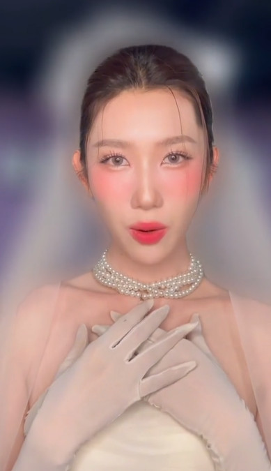 Hình ảnh khiến dân tình đồn đoán cô nàng sắp 'lên xe hoa'.