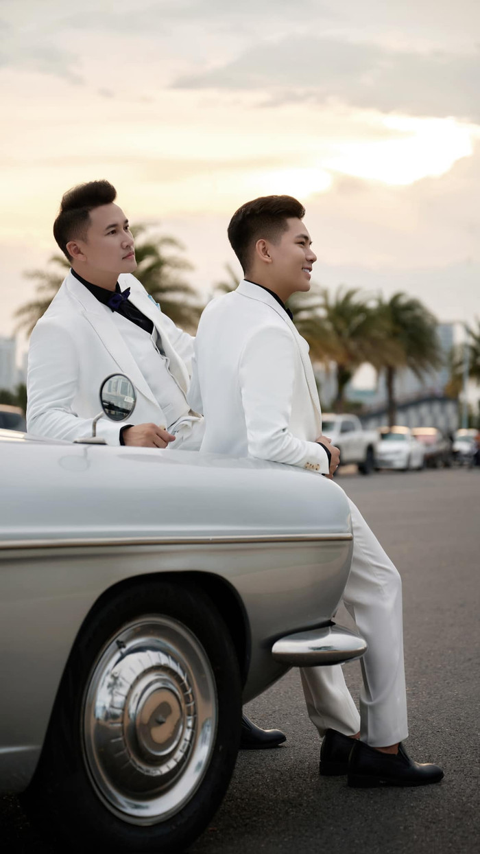 Những hình ảnh cưới đang được cặp đôi hé lộ dần trên mạng xã hội.