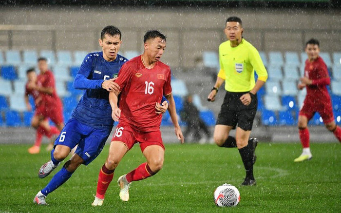 Việt Nam thua trắng Uzbekistan 0-2: HLV Troussier cần thời gian để ra thế giới? Ảnh 2