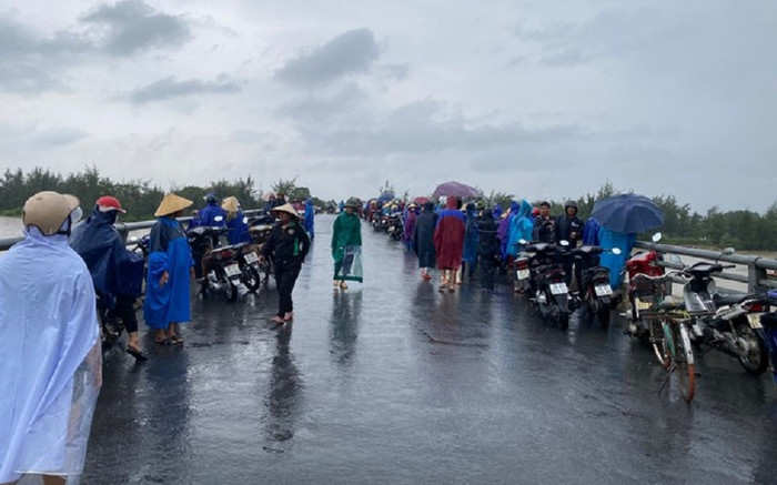 Tin mới vụ nam sinh lớp 8 ở Hà Tĩnh bị nước lũ cuốn trôi mất tích Ảnh 2