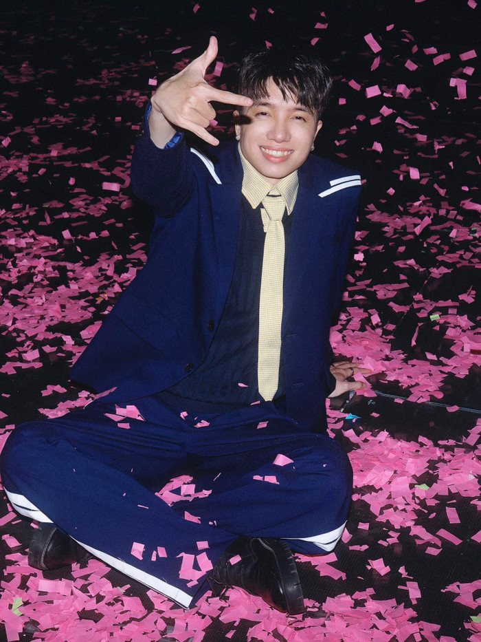 Không chỉ sở hữu visual điển trai, Xuân Định K.Y còn 'đốn tim' người hâm mộ bởi giọng hát hay, khẩ năng trình diễn tốt và tư duy âm nhạc mới mẻ. 