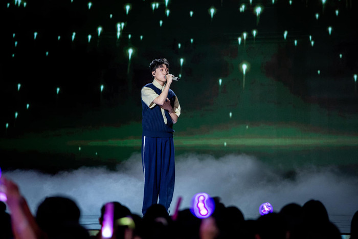 Còn nhớ ở liveshow 5, không còn hình ảnh một Xuân Định K.Y năng động, bắn rap mà là hình ảnh một anh chàng Thừa Thiên đang 'kể chuyện bằng giọng hát' đầy ngọt ngào, sâu lắng. 