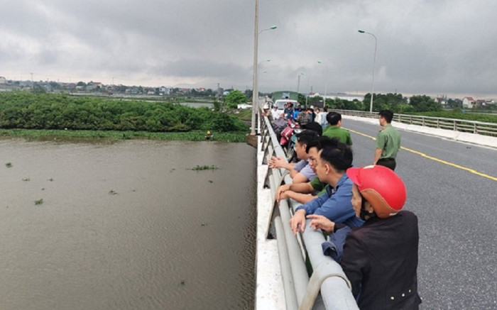 Tranh cãi, chàng trai làm điều dại dột trước sự bất lực của bạn gái Ảnh 2