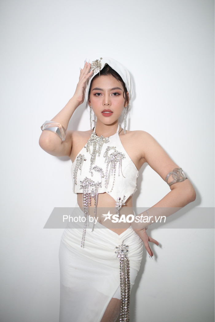 Tại bán kết Vietnam Idol, Thanh Thảo Muộii đã quyết định làm mới bản thân với áo yếm và đeo nhiều phụ kiện, trang sức trên cơ thể
