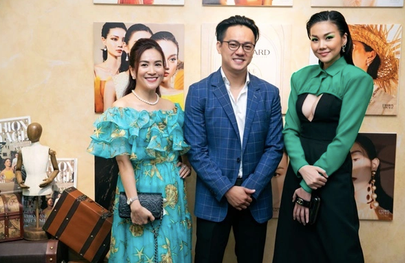 Khoảnh khắc hiếm hoi của Thanh Hằng và chồng sắp cưới. 