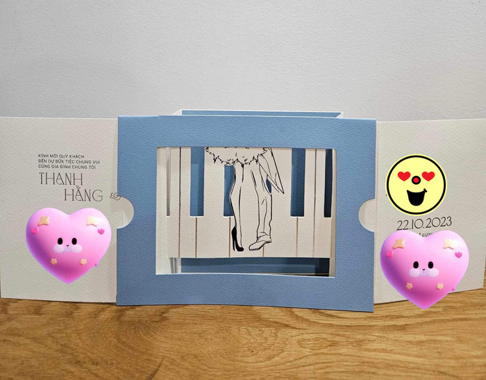 Cận cảnh thiệp cưới của Thanh Hằng và chồng Nhạc trưởng diễn ra vào 22/10 tới. 