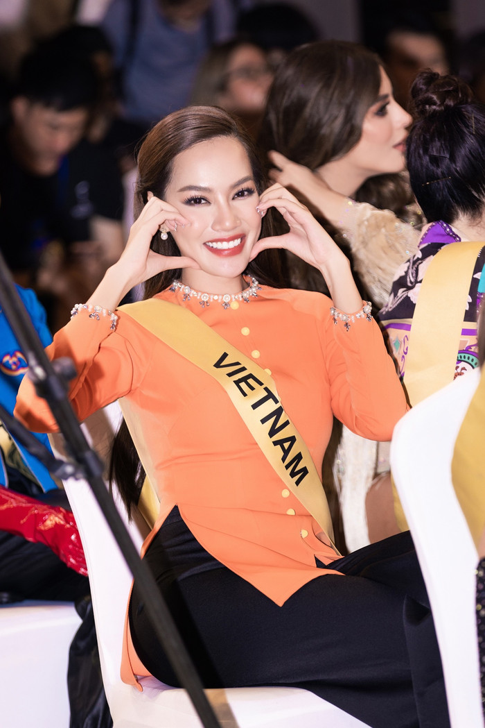 Mỗi khi xuất hiện trước ống kính, Lê Hoàng Phương đều nở nụ cười đầy rạng rỡ, ngập tràn năng lượng