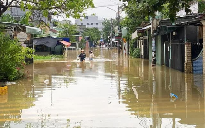 Mưa lũ diễn biến phức tạp, các tỉnh miền Trung khẩn trương ứng phó Ảnh 2