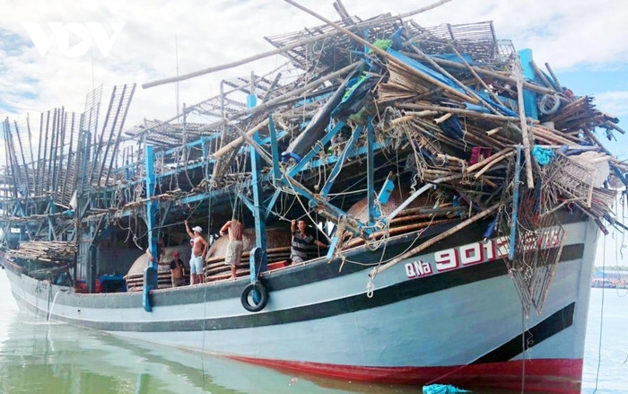 Quảng Nam: 2 tàu cá bị sóng lớn đánh chìm, 13 ngư dân mất tích Ảnh 2