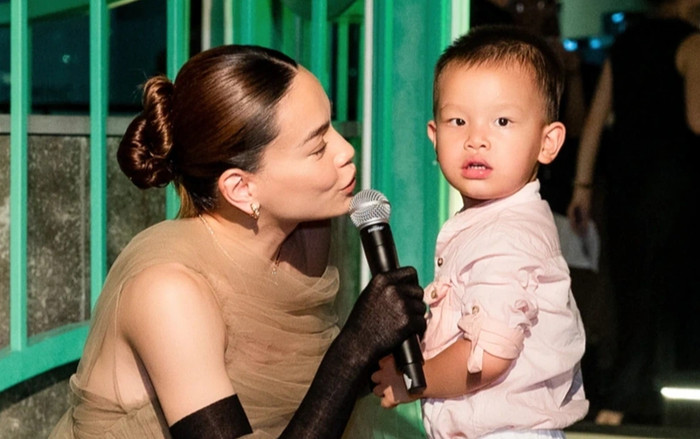 Bé Leon chuẩn 'fan cứng' Hồ Ngọc Hà, hát bài mới của mẹ không trật nhịp nào! Ảnh 2