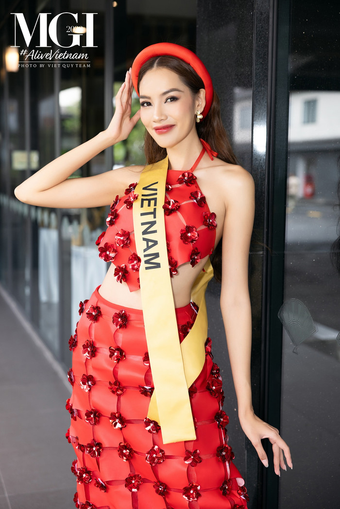 Hoàng Phương bị loại khỏi vòng phỏng vấn kín. (Ảnh: FBNV)