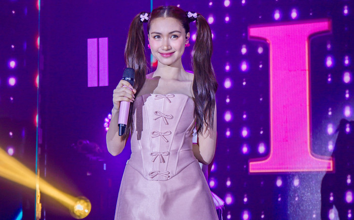 Hòa Minzy 'hú hồn' vì suýt mất đồ khi đi diễn, lý do khiến ai cũng bất ngờ Ảnh 2