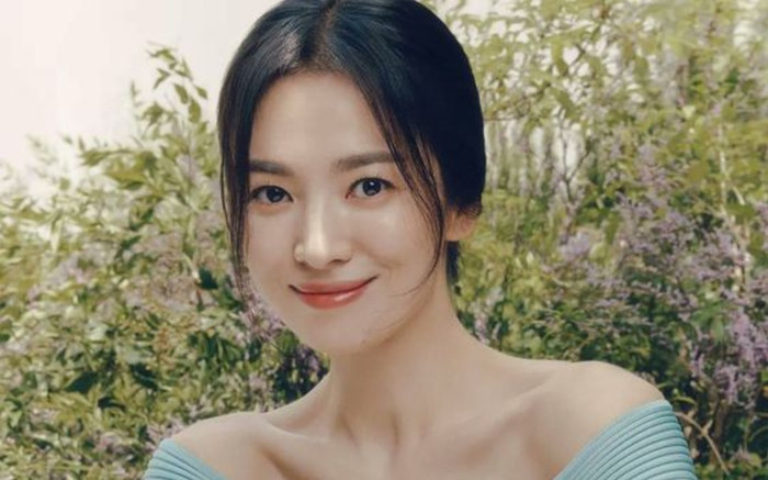 Song Hye Kyo công khai thân mật với nửa kia, còn để lộ luôn danh tính đối phương Ảnh 2