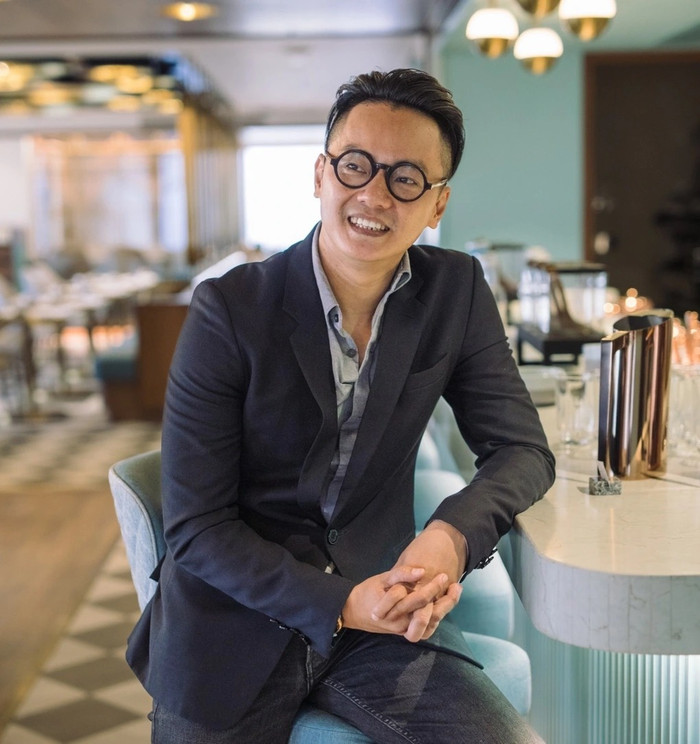  Chồng sắp cưới của người mẫu là nhạc trưởng Trần Nhật Minh, hơn cô hai tuổi, được đánh giá là nhạc trưởng tài năng của nền âm nhạc nước nhà. 