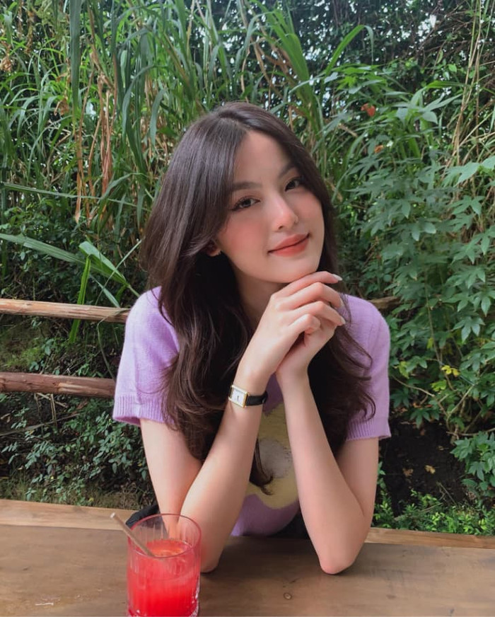 Thời gian gần đây, Mỹ Hàn quyết tâm thử sức mình với vai trò là người mẫu ảnh tự do. Do mới lần đầu thử sức, Mỹ Hàn cũng không tránh khỏi cảm giác lo lắng và chưa tự tin vào bản thân do không có nhiều kinh nghiệm trước đó