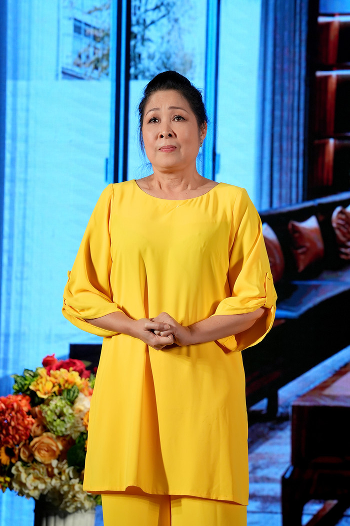 NSND Hồng Vân trong vở diễn 'Thương thì thương thế thôi'.