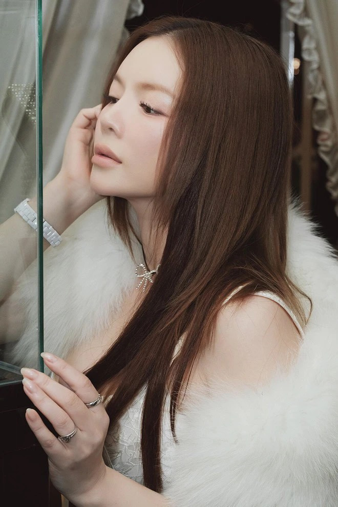 Nữ diễn viên xuất hiện với style gợi cảm&nbsp;