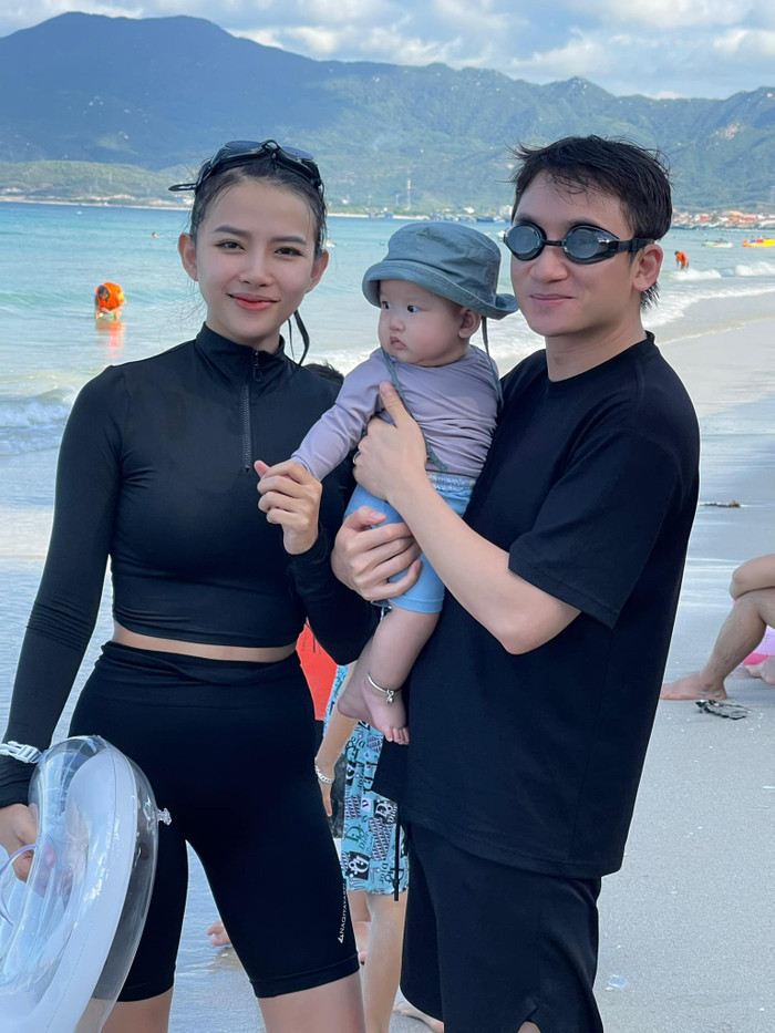 Tính cách hài hước, 'lầy lội của Phan Mạnh Quỳnh khi ở bên cạnh vợ khiến dân tình vô cùng thích thú