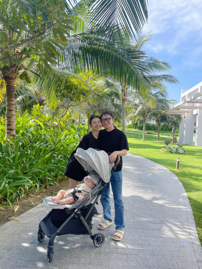 Khi có thời gian rảnh rỗi, Phan Mạnh Quỳnh thường đưa vợ và con gái đi du lịch, nghỉ dưỡng