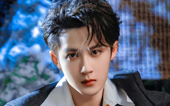 Bắt gặp Đàn Kiện Thứ thân mật với bạn gái kém tuổi trên phố đông người Ảnh 2