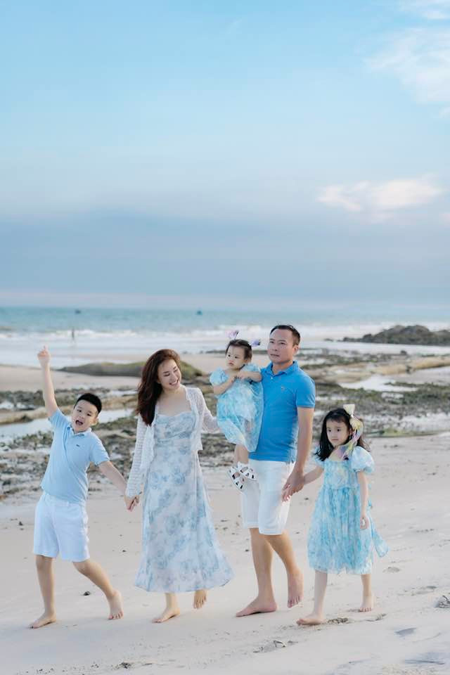 Vy Oanh hiện tại đang viên mãn bên chồng doanh nhân và các con.