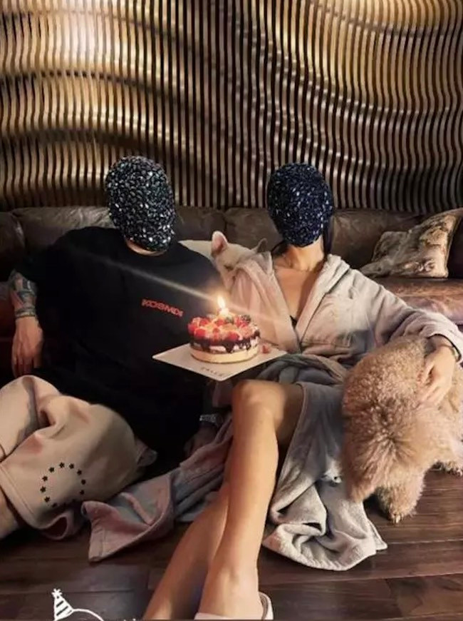 Sau khi công khai, cả hai thường xuyên khiến dân tình thích thú khi chia sẻ loạt câu chuyện khi yêu nhau.