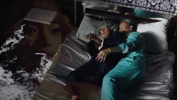 MV lần này của anh còn có sự xuất hiện của Châu Bùi. 