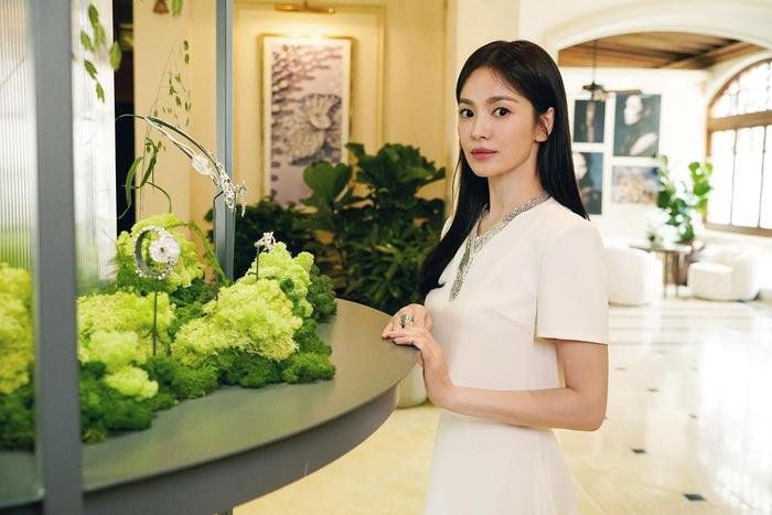 Song Hye Kyo thoải mái để mặt mộc, tổ chức tiệc tại gia với các 'chị đẹp' Ảnh 4