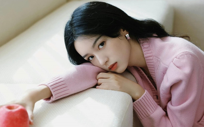 Gà cưng Vu Chính bị tiểu hoa 95 đè bẹp khi chung khung hình Ảnh 2