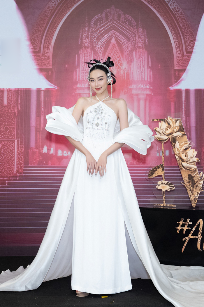 Minh Kiên diện đồ như 'hoàng hậu' đến dự National Costume của Miss Grand 2023 Ảnh 4