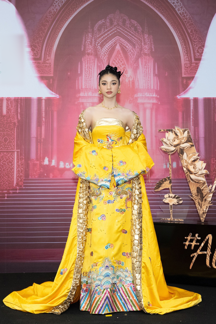 Minh Kiên diện đồ như 'hoàng hậu' đến dự National Costume của Miss Grand 2023 Ảnh 2