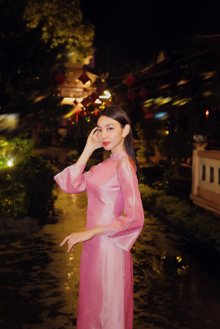 Nàng hậu được mọi người yêu quý bởi tính cách thân thiện, ngoại hình xinh đẹp và là một người có tấm lòng nhân hậu.