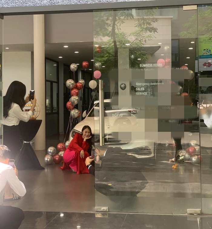 Chiếc xe màu trắng với thiết kế sang trọng được Khánh Vy tự thưởng cho chính mình