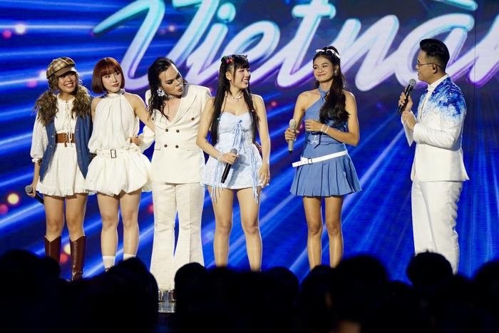 Trực tiếp chung kết Vietnam Idol 2023: BGK xuất hiện, trình diễn tiết mục mở màn Ảnh 1