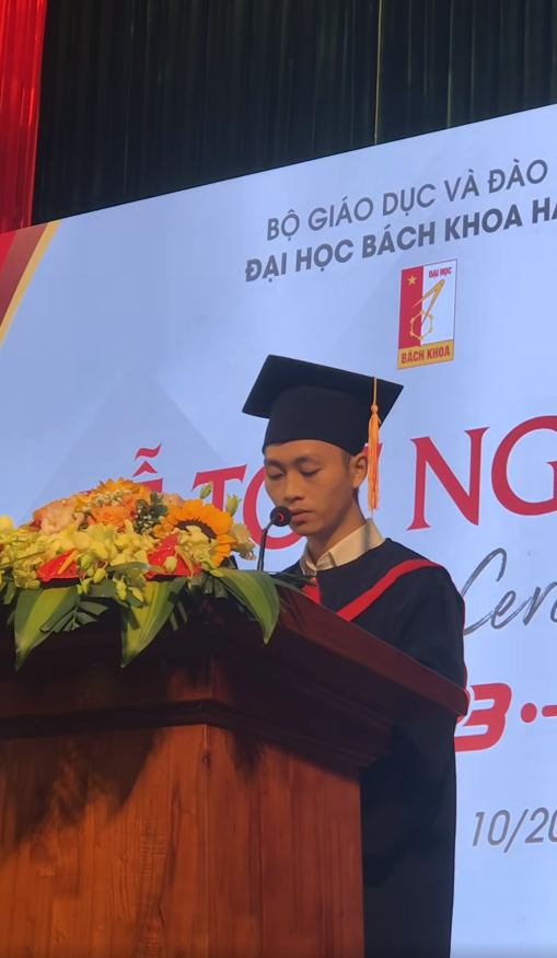 Nam sinh gửi lời tri ân đến các thầy cô và cán bộ nhà trường