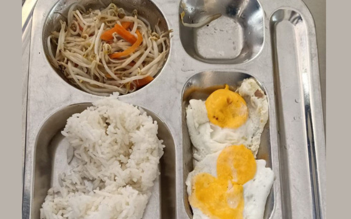 Bị 'tố' suất ăn bán trú 33.000 đồng lèo tèo, trường THPT Thanh Đa nói gì? Ảnh 2