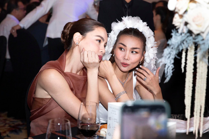 Hình ảnh Hồ Ngọc Hà có mặt trong đám cưới của Hồ Ngọc Hà