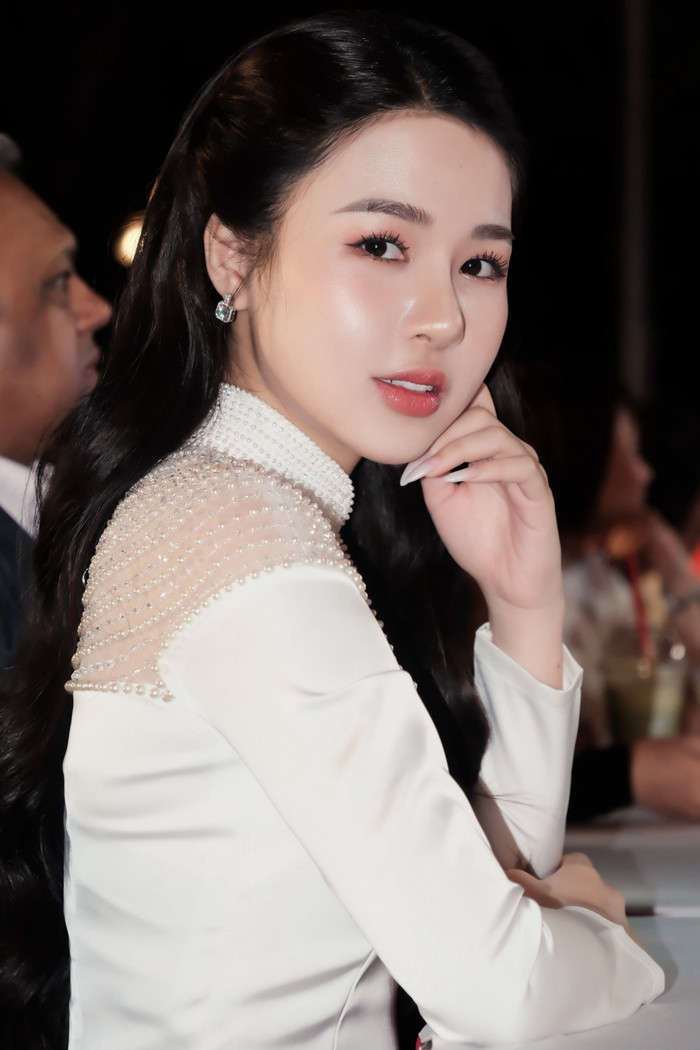 Đỗ Hà Trang khiến dân tình xuýt xoa với nhan sắc ngọt ngào, treo veo.