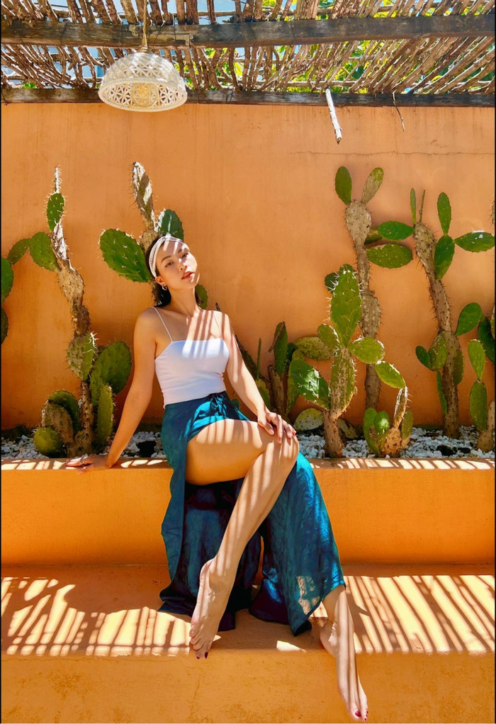 Hoàng Oanh dần cân bằng lại cuộc sống, nhan sắc ngày càng thăng hạng. 