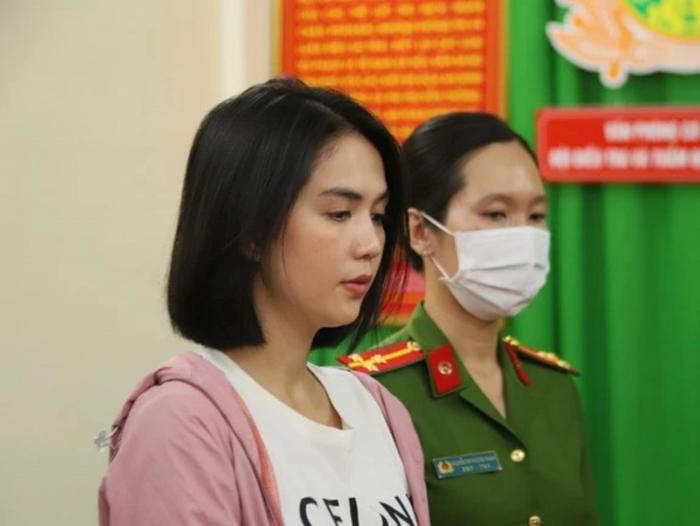 Thông tin người mẫu Ngọc Trinh bị cơ quan chức năng bắt tạm giam đã khiến dư luận xôn xao.