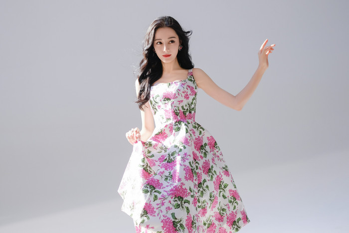 Sao nữ đọ sắc với váy hoa: Dương Tử xếp bét, hạng 1 là thần nhan Ảnh 11