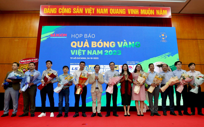 Ra mắt QBV 2023: Áo đấu của Huỳnh Như được bán để giúp đỡ các cựu cầu thủ Ảnh 2